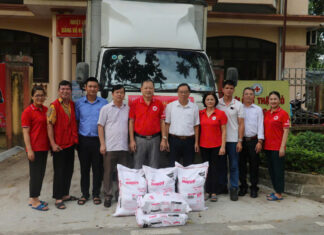 Liên minh HTX Việt Nam vận động, trao tặng 35 tấn gạo cho đồng bào vùng bão lũ