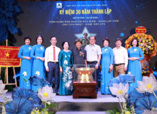 Hợp tác xã Vận tải ô tô Tân Phú kỷ niệm 30 năm ngày thành lập.